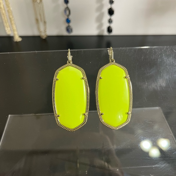 Kendra Scott TEXAS EXCLUSIVE limited edition Danielle- Gold/ Neon Yellow - Picture 2 of 4